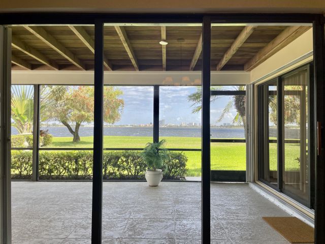 Продажа дома по адресу 3600 N Shore Drive - фото 5866964