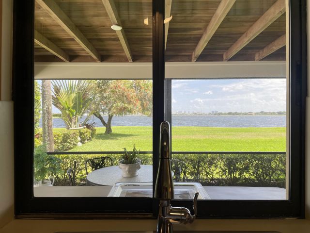 Продажа дома по адресу 3600 N Shore Drive - фото 5866966