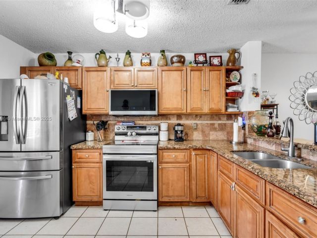 Продажа дома по адресу 20857 NW 4th St 20869 - фото 5881946