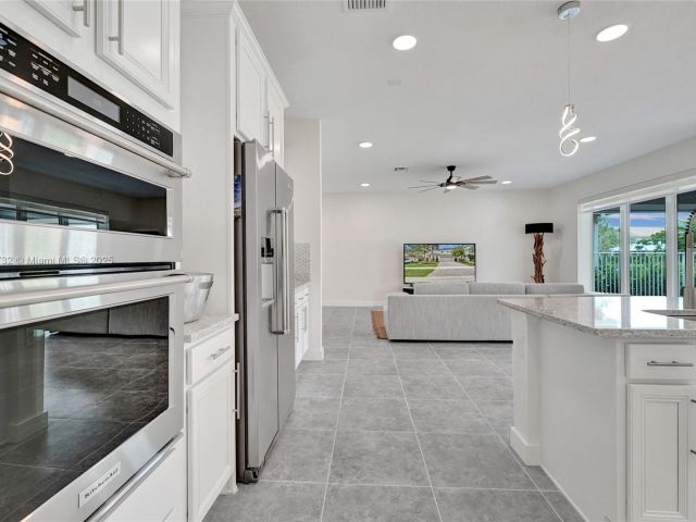 Продажа дома по адресу 1348 Silk Oak Dr - фото 5876735