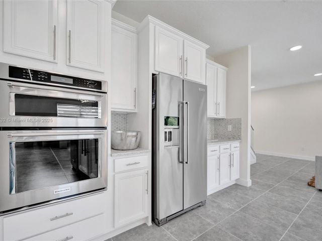 Продажа дома по адресу 1348 Silk Oak Dr - фото 5876736