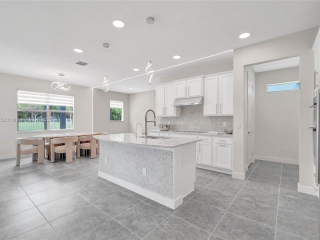 Продажа дома по адресу 1348 Silk Oak Dr - фото 5876737