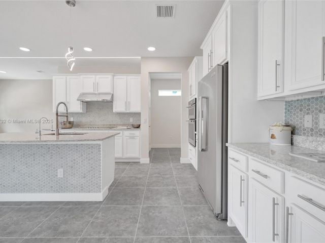 Продажа дома по адресу 1348 Silk Oak Dr - фото 5876738