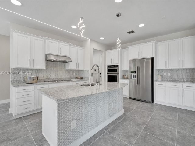 Продажа дома по адресу 1348 Silk Oak Dr - фото 5876740