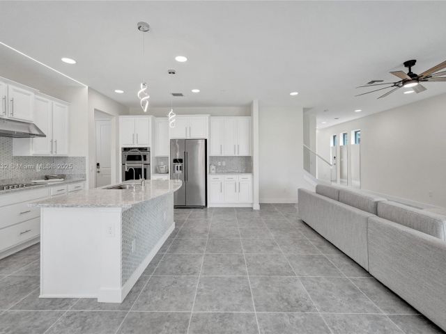 Продажа дома по адресу 1348 Silk Oak Dr - фото 5876741