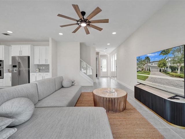 Продажа дома по адресу 1348 Silk Oak Dr - фото 5876742