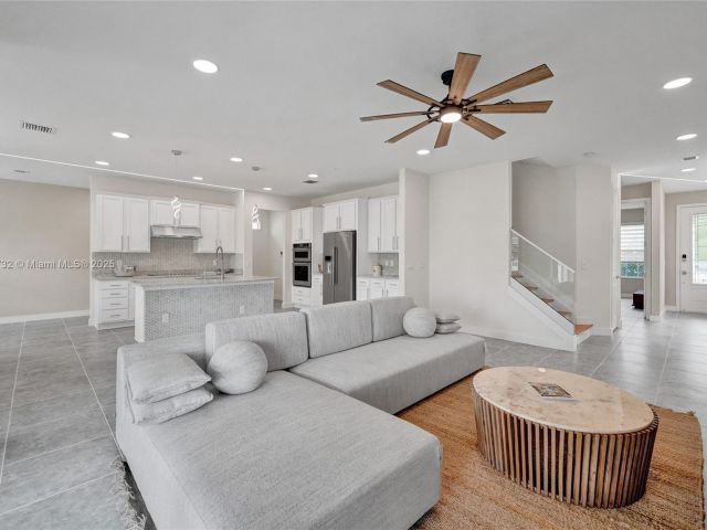 Продажа дома по адресу 1348 Silk Oak Dr - фото 5876743