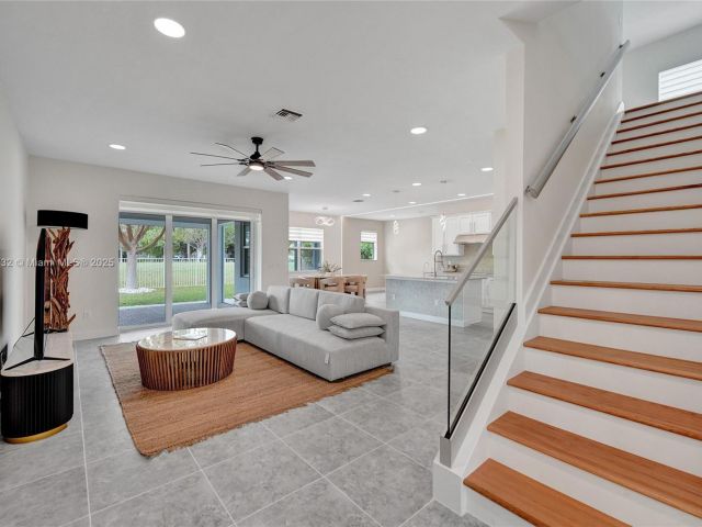 Продажа дома по адресу 1348 Silk Oak Dr - фото 5876747