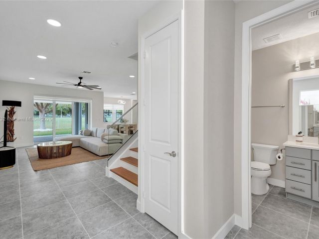 Продажа дома по адресу 1348 Silk Oak Dr - фото 5876749