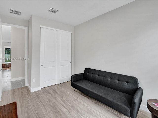 Продажа дома по адресу 1348 Silk Oak Dr - фото 5876750