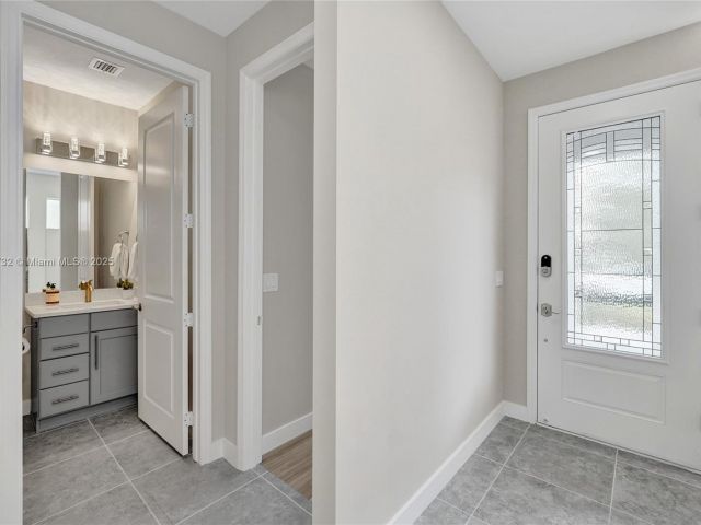 Продажа дома по адресу 1348 Silk Oak Dr - фото 5876752