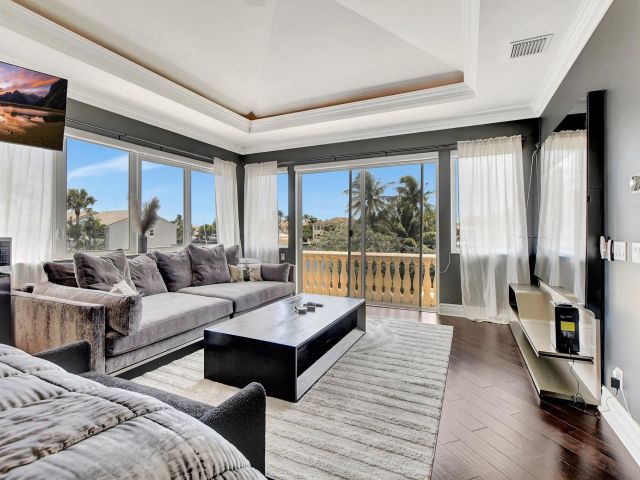 Дом в аренду по адресу 857 Havana Drive - фото 6378274