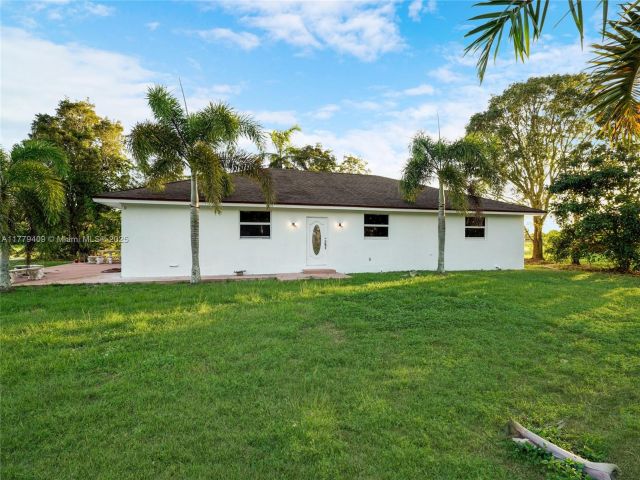 Дом в аренду по адресу 20000 SW 216th St - фото 5900309