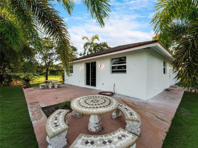 Дом в аренду по адресу 20000 SW 216th St - фото 5900310