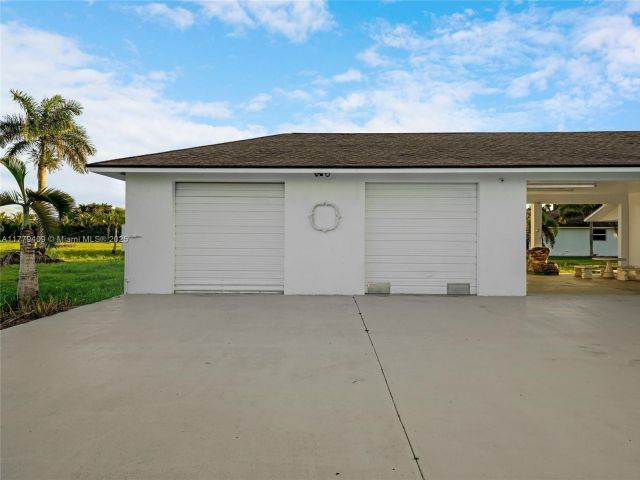 Дом в аренду по адресу 20000 SW 216th St - фото 5900319