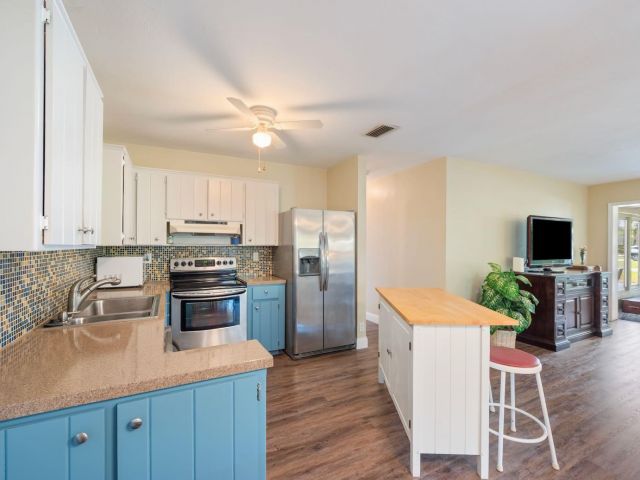 Продажа дома по адресу 2113 NE 29th Ct - фото 5984966