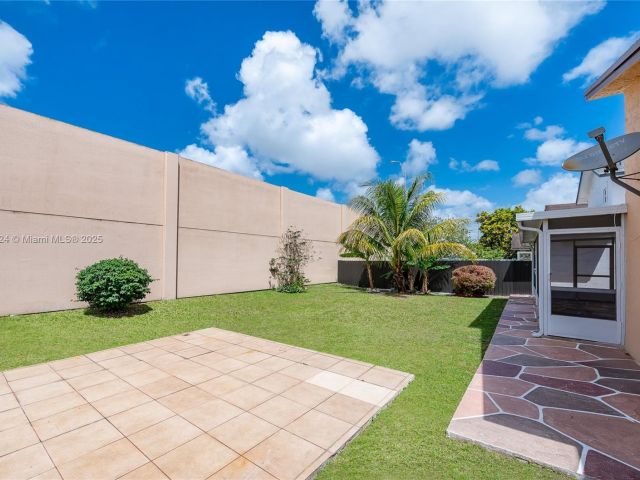 Продажа дома по адресу 1007 NW 106th Ave Cir - фото 6102632