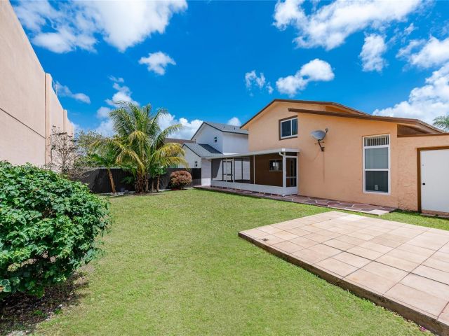 Продажа дома по адресу 1007 NW 106th Ave Cir - фото 6102635