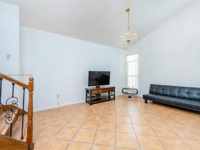 Продажа дома по адресу 1007 NW 106th Ave Cir - фото 6102636