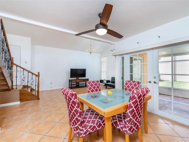 Продажа дома по адресу 1007 NW 106th Ave Cir - фото 6102637