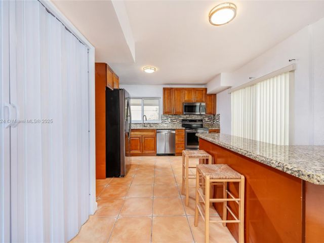 Продажа дома по адресу 1007 NW 106th Ave Cir - фото 6102640