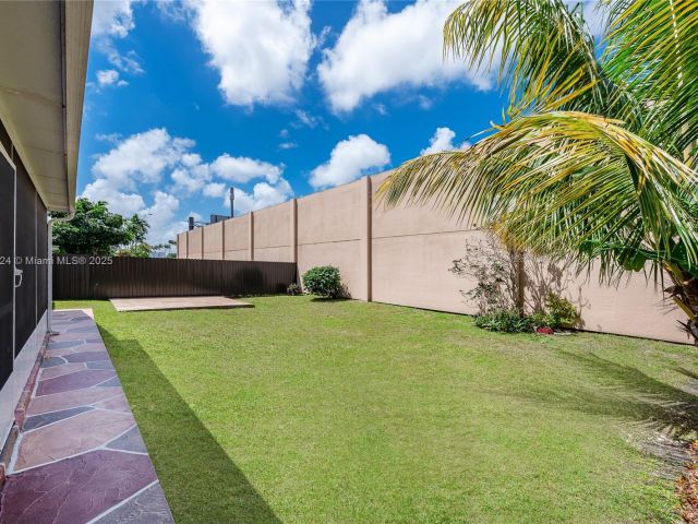 Продажа дома по адресу 1007 NW 106th Ave Cir - фото 6102641