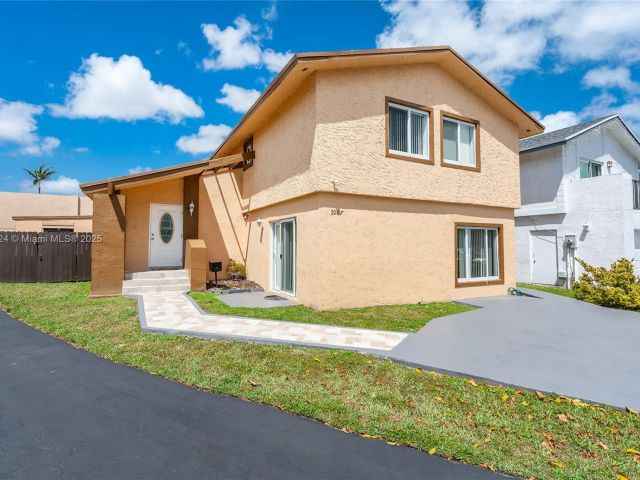 Продажа дома по адресу 1007 NW 106th Ave Cir - фото 6102642