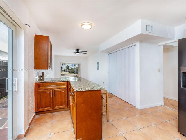 Продажа дома по адресу 1007 NW 106th Ave Cir - фото 6102644