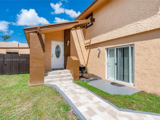 Продажа дома по адресу 1007 NW 106th Ave Cir - фото 6102646