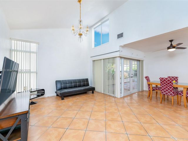 Продажа дома по адресу 1007 NW 106th Ave Cir - фото 6102647