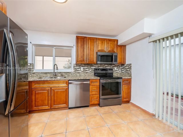 Продажа дома по адресу 1007 NW 106th Ave Cir - фото 6102649