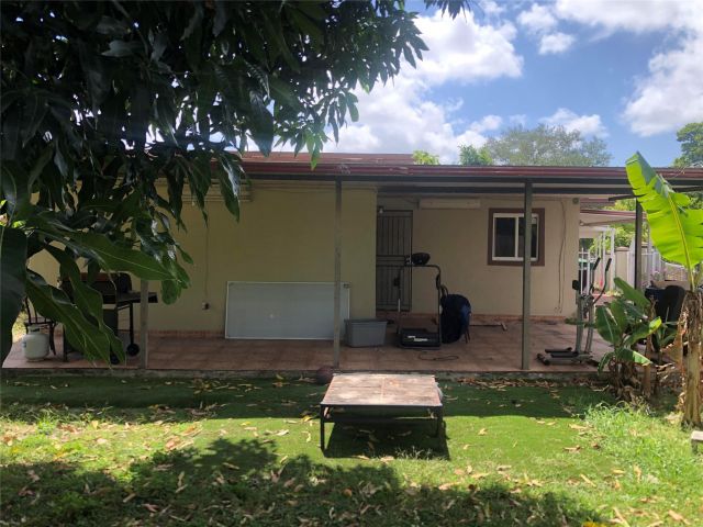 Дом в аренду по адресу 12975 NW 18th Ct - фото 5997040