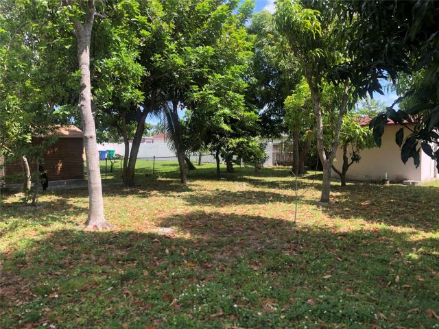 Дом в аренду по адресу 12975 NW 18th Ct - фото 5997042