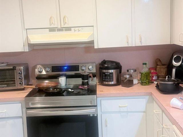 Дом в аренду по адресу 12975 NW 18th Ct - фото 5997045