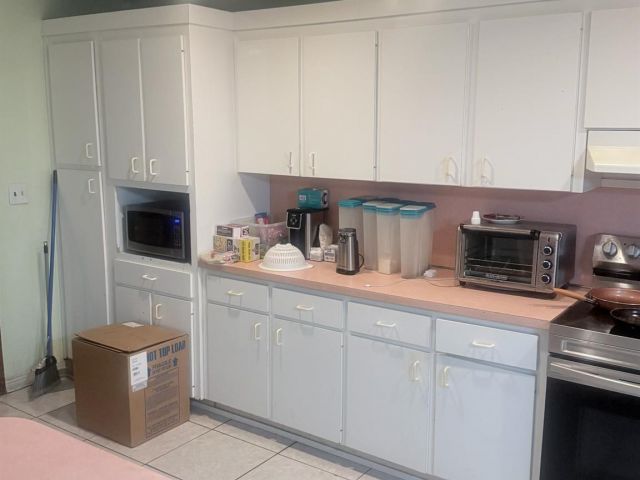 Дом в аренду по адресу 12975 NW 18th Ct - фото 5997047