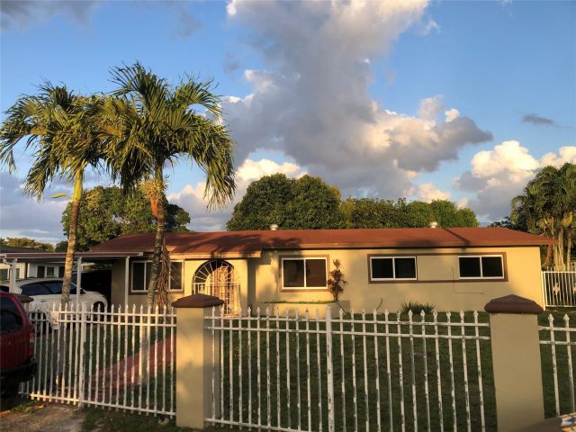 Дом в аренду по адресу 12975 NW 18th Ct - фото 5997048