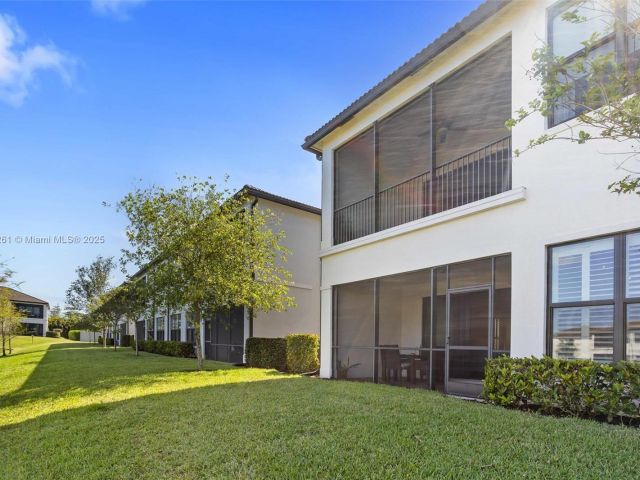 Продажа дома по адресу 21824 Canadensis Cir 102 - фото 5862000