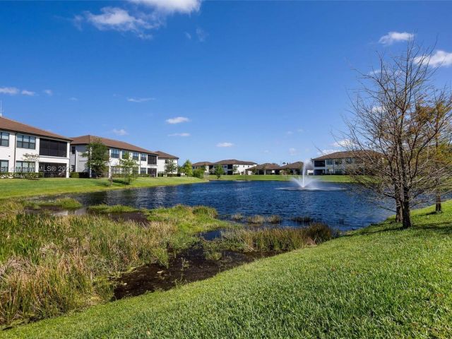 Продажа дома по адресу 21824 Canadensis Cir 102 - фото 5862001