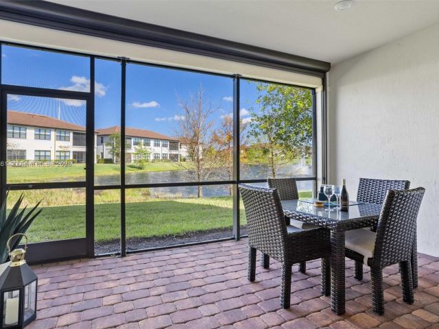 Продажа дома по адресу 21824 Canadensis Cir 102 - фото 5862003