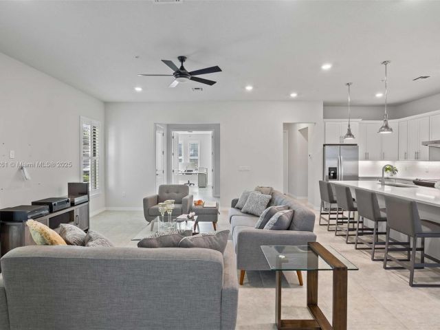 Продажа дома по адресу 21824 Canadensis Cir 102 - фото 5862004