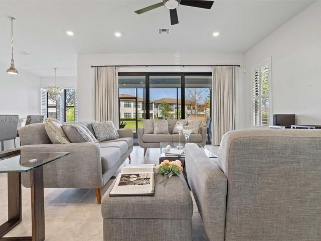 Продажа дома по адресу 21824 Canadensis Cir 102 - фото 5862005