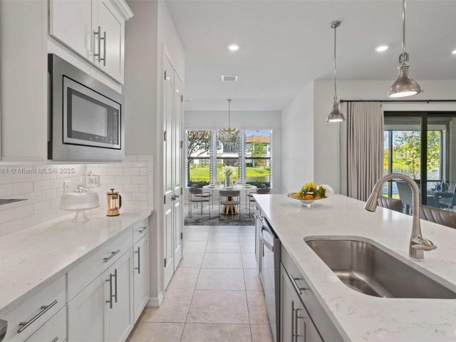 Продажа дома по адресу 21824 Canadensis Cir 102 - фото 5862007