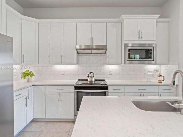 Продажа дома по адресу 21824 Canadensis Cir 102 - фото 5862008