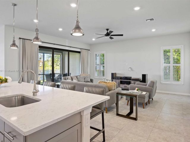 Продажа дома по адресу 21824 Canadensis Cir 102 - фото 5862009