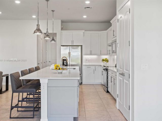 Продажа дома по адресу 21824 Canadensis Cir 102 - фото 5862011