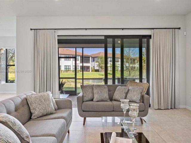 Продажа дома по адресу 21824 Canadensis Cir 102 - фото 5862012