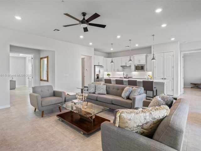 Продажа дома по адресу 21824 Canadensis Cir 102 - фото 5862013