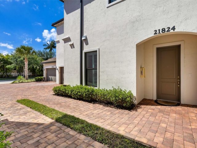 Продажа дома по адресу 21824 Canadensis Cir 102 - фото 5862015