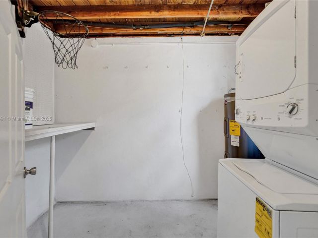 Продажа дома по адресу 924 N 30th Rd - фото 5876679