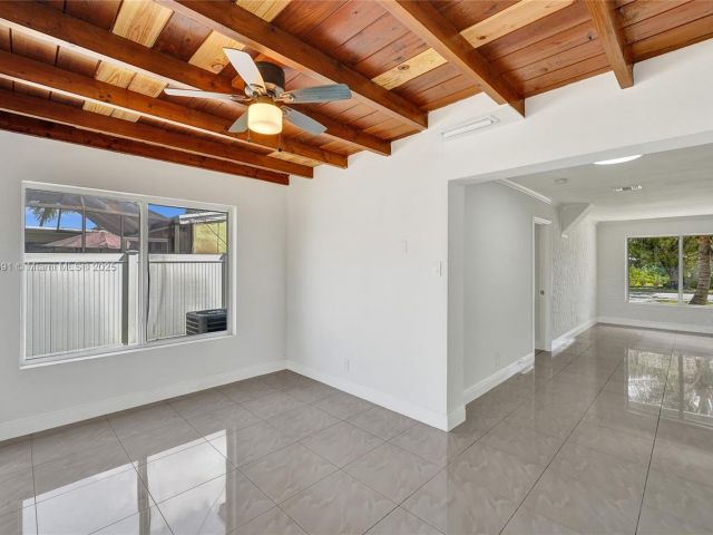 Продажа дома по адресу 924 N 30th Rd - фото 5876686